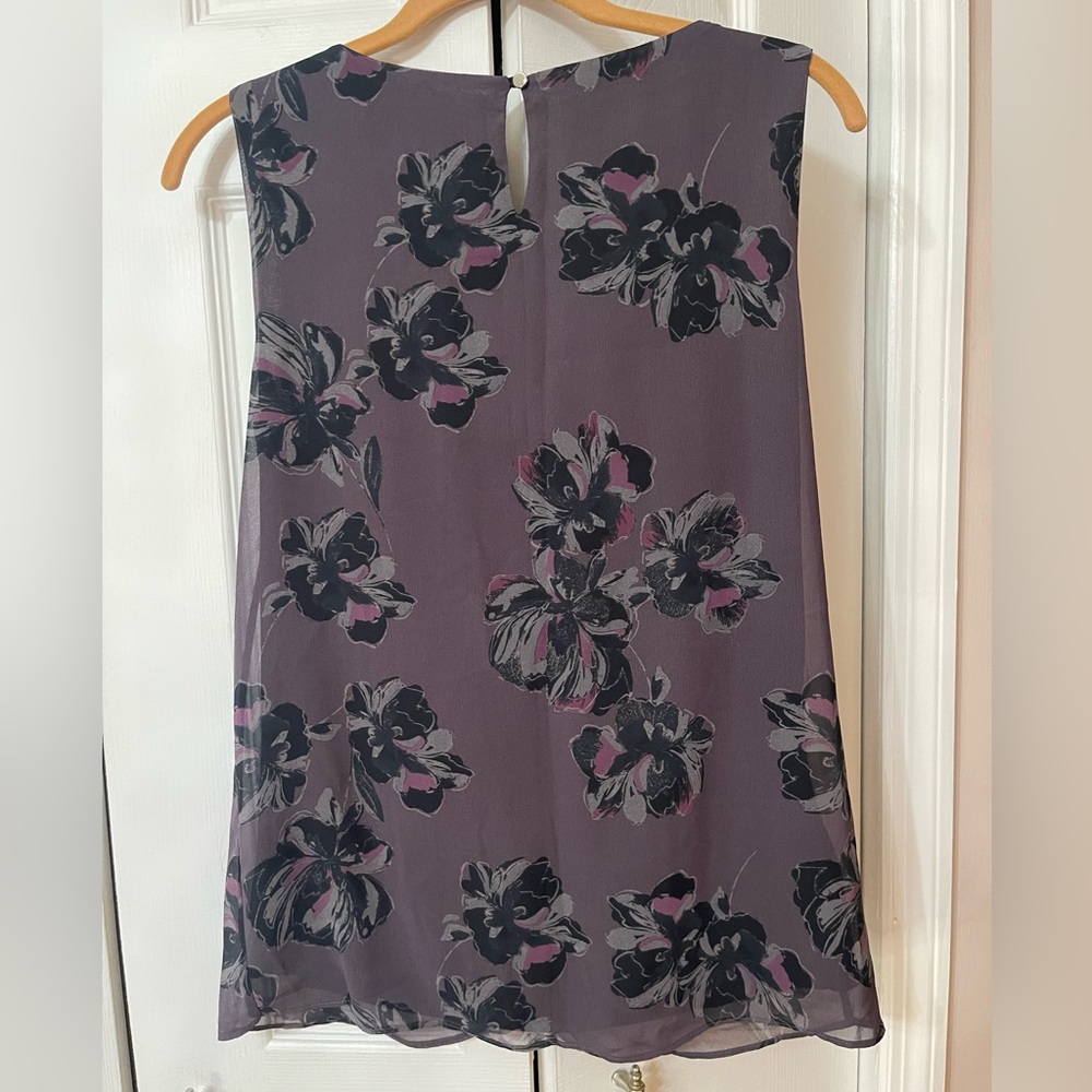 NWT Ann Taylor sleeveless top featuring a draped floral design and a cowl neck M - Picture 9 of 9